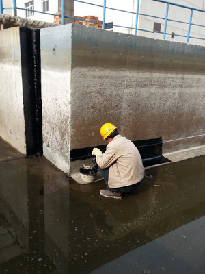 西安注浆堵漏西安隧道堵漏西安灌浆堵漏防水西安管道井堵漏防水维修西安防水堵漏公司鸿飞堵漏公司堵漏公司网站