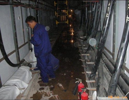 变形缝堵漏的建筑结构及防水堵漏方法