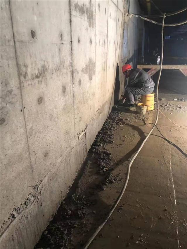 新建地下车库结构缝漏水堵漏维修